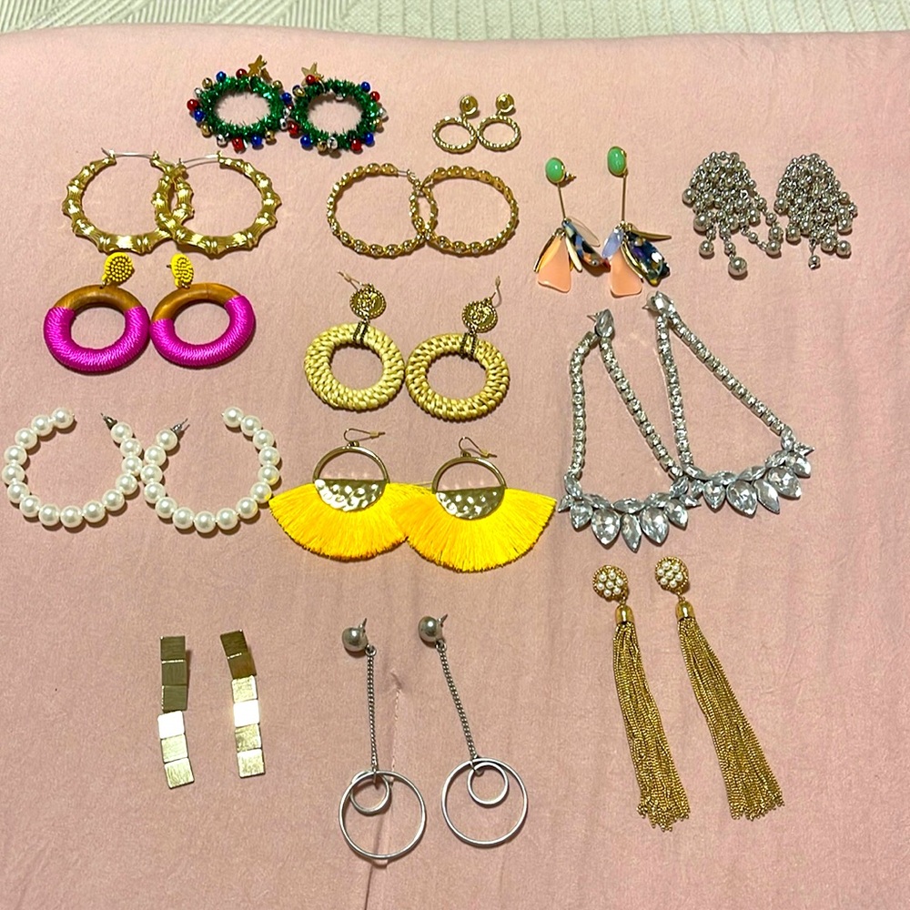 14 pair trendy Earring bundle!!